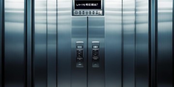 物业卡电梯可以起诉吗？